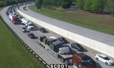 Crash involving Greenville SC police officer blocks I-385