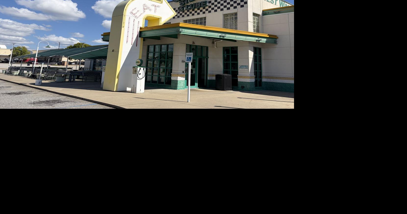 Quaker Steak and Lube closes Greenville location after 18 years of business