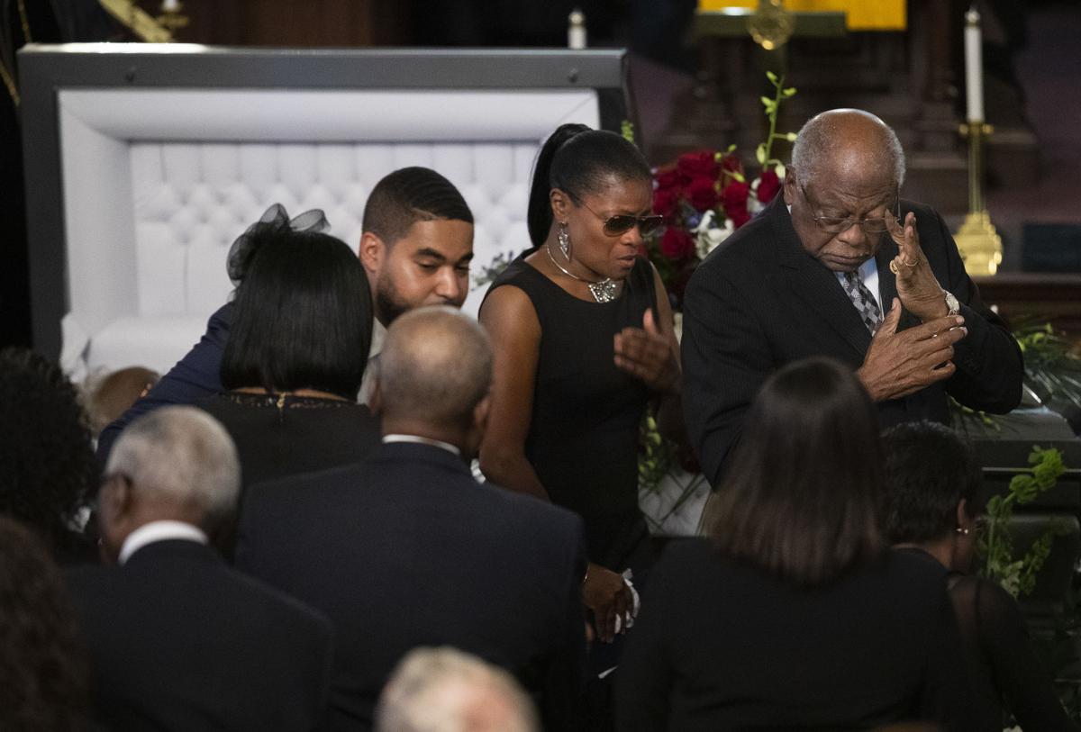 Jim Clyburn at casket.jpg