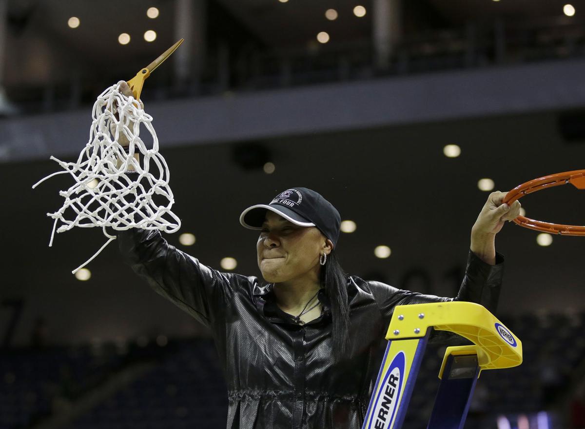 Dawn Staley provides update on possibility of South Carolina team visiting  White House - On3