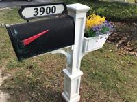 3900 Charleston Highway flowers on mailbox