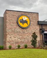 Atidaromas pirmasis naujojo „Nexton“ mažmeninės prekybos centro, kuriame yra „Buffalo Wild Wings“, etapas