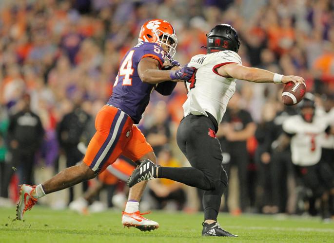 Clemson LBs Carter, Trotter are a dynamic (and competitive) duo