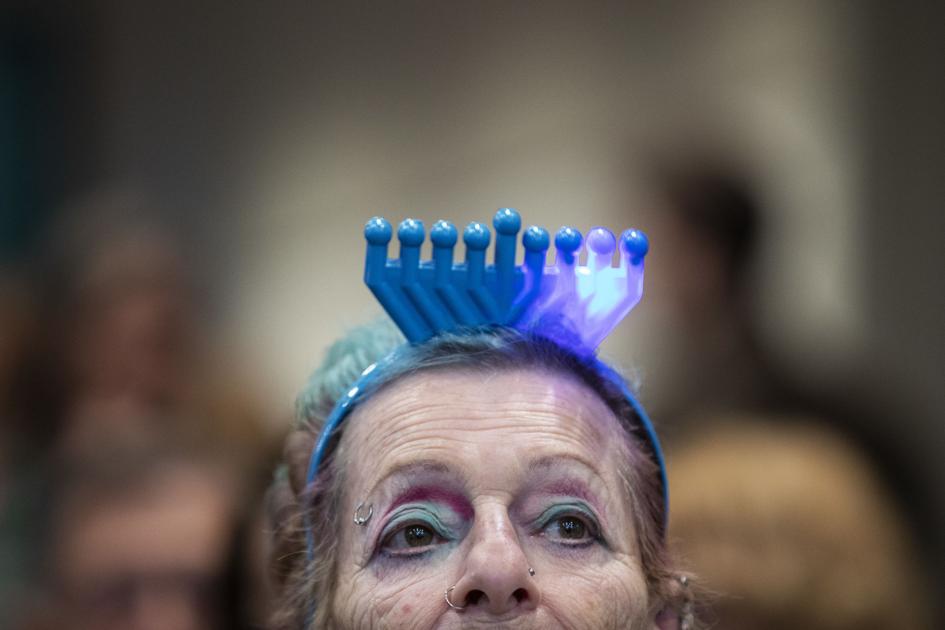 Photos Chanukah In The Square Celebration Marks The Beginning Of The Festival Of Lights Multimedia Postandcourier Com