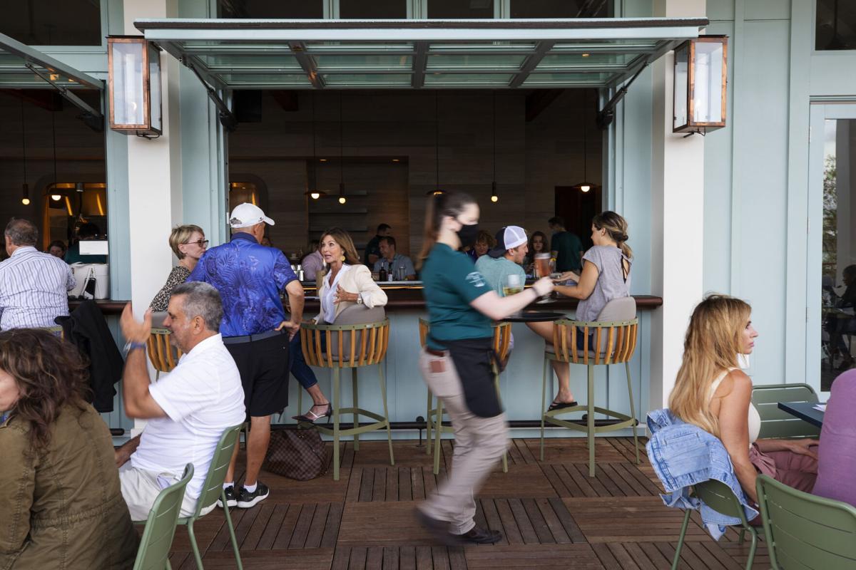 diners outside.jpg