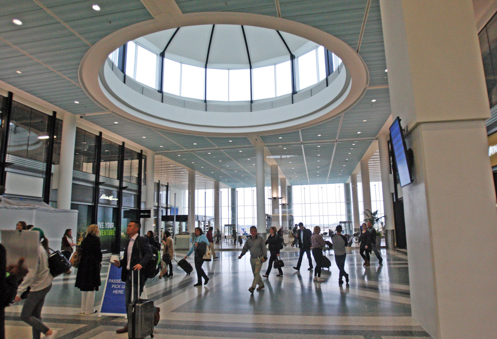 Charleston Airport Lauded By Peers For $200 Million Terminal ...