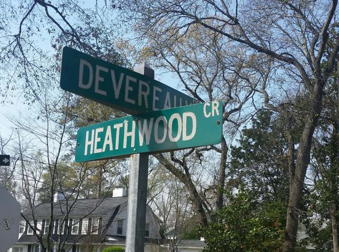 Heathwood-Devereaux street signs