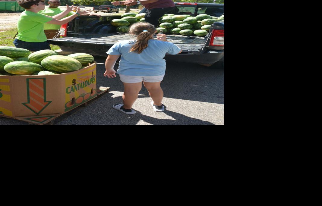 Free food event draws hundreds to Aiken&rsquo;s Clyburn Center for 