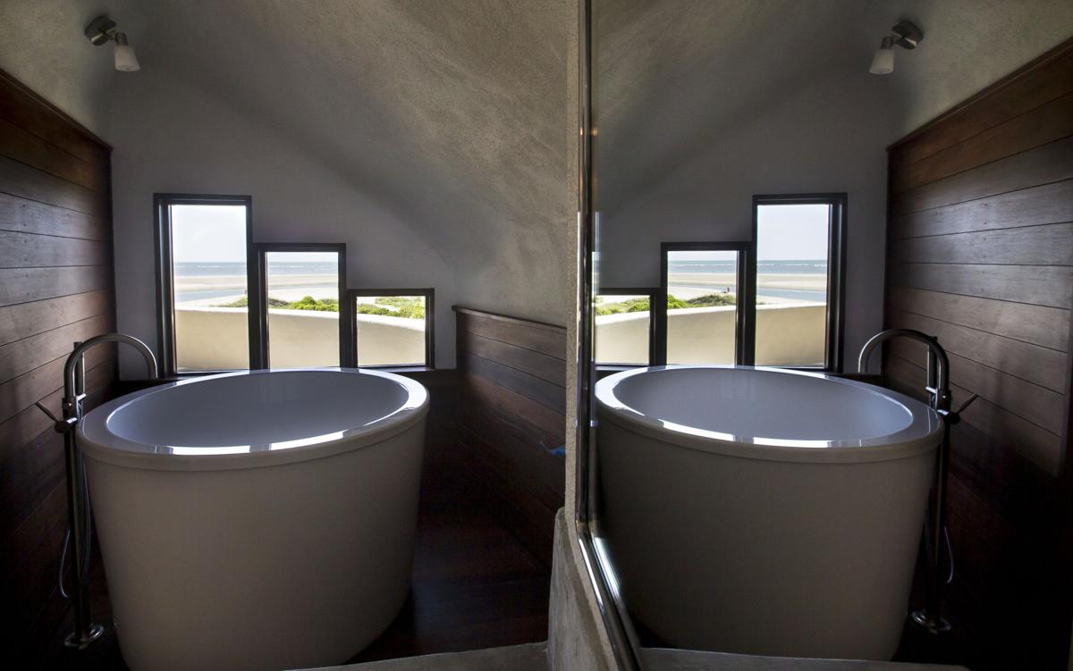 Sullivan's dome home bathtub Online.JPG