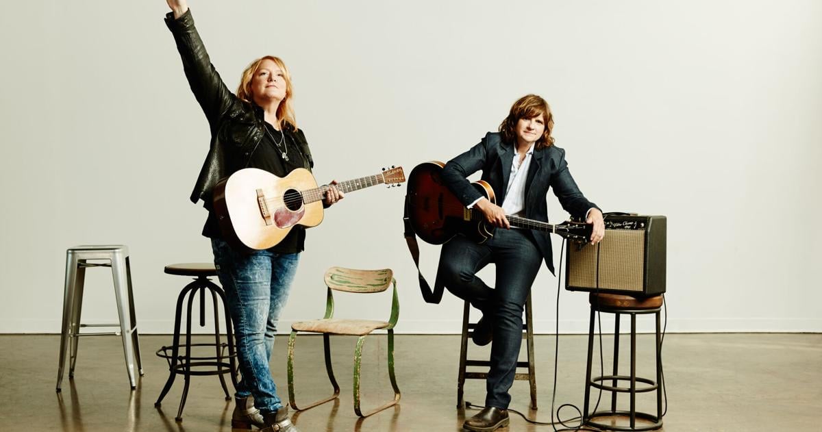 Indigo Girls sagen anstehende Tourdaten nach tödlichem Busunfall auf der ...