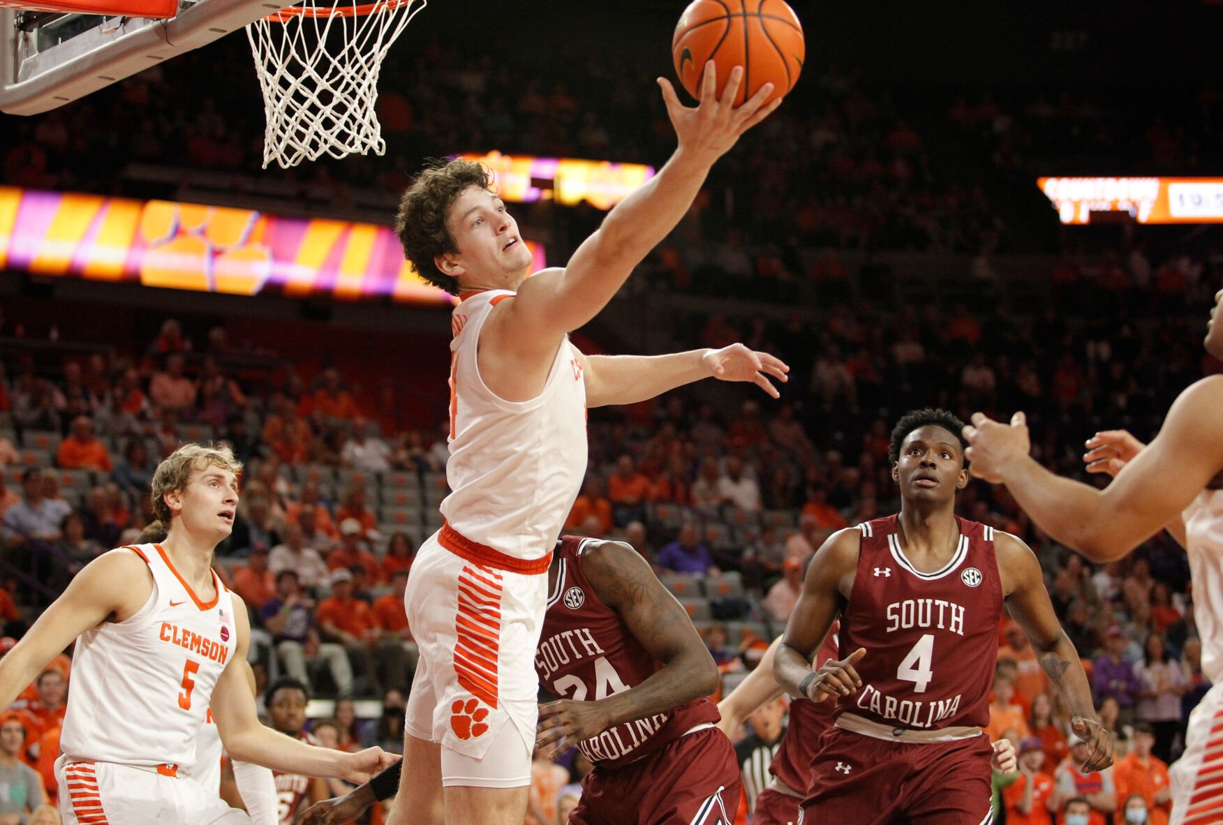 Clemson men s basketball drops South Carolina 70 56 Clemson