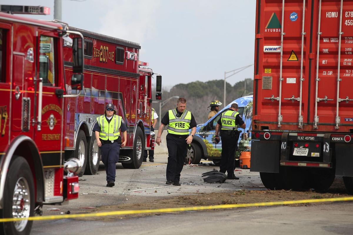 Fatal crash on I-526