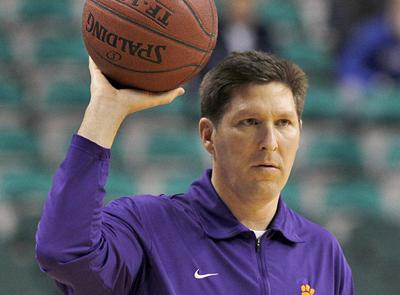 Clemson Coach Brownell S Contract Extended Through 2016 17 Season Sports Postandcourier Com