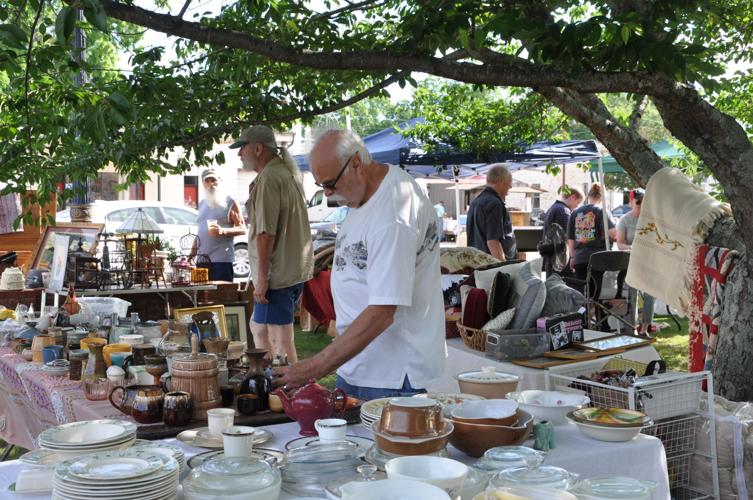 Peachtree 23 yard sale brings out lovers of tools, cookie jars, old