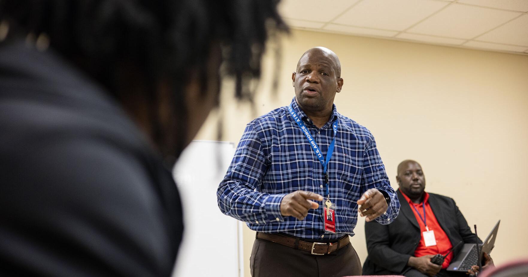 Volunteers work with at-risk kids at North Charleston High | Education Lab - Vimarsana News