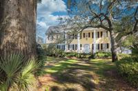 202 Pitt Street, managed by Charleston Home Rentals