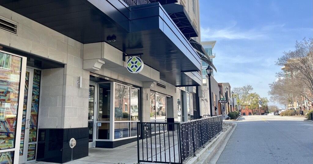 Impromptu call brings cocktail bar to former downtown Greenville restaurant