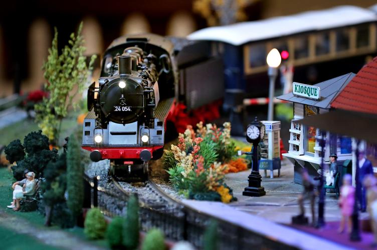 Toy train window display christmas hi-res stock photography and