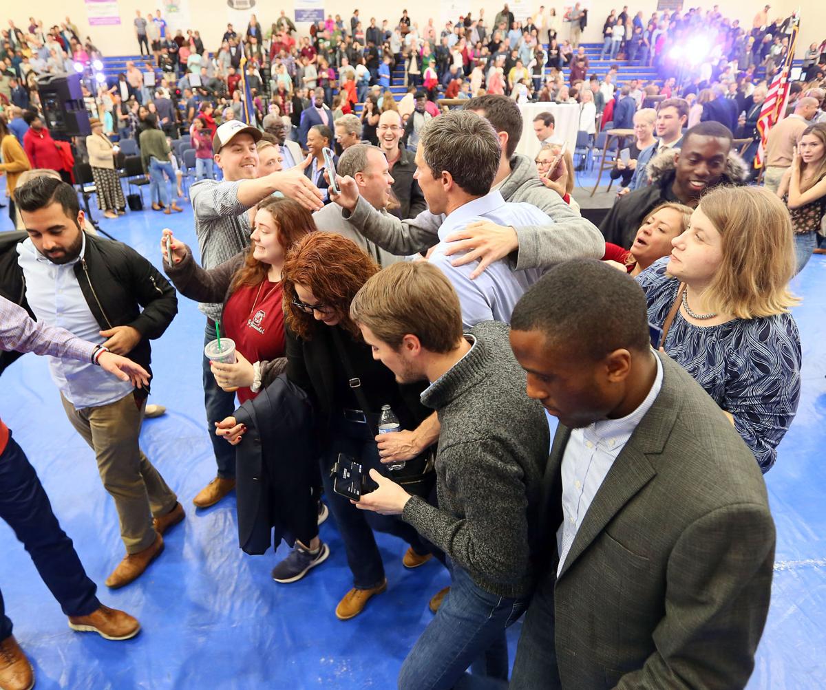 shake beto orourke.jpg