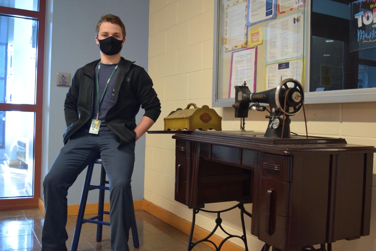 Mount Pleasant Father And Son Refurbish Antique Sewing Machine Education Postandcourier Com