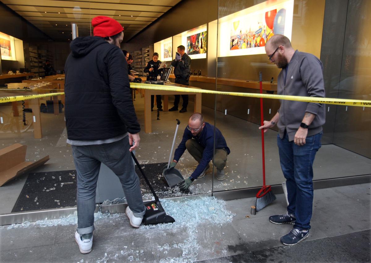 More Than 20 000 Of Electronics Recovered After Apple Store Burglary In Downtown Charleston News Postandcourier Com