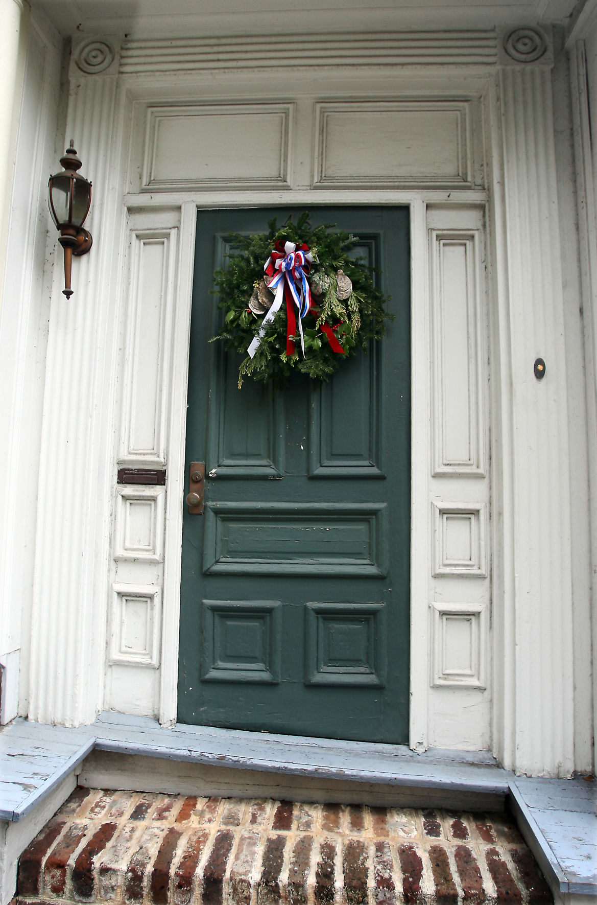 pc-122516-fe-xmasdoors