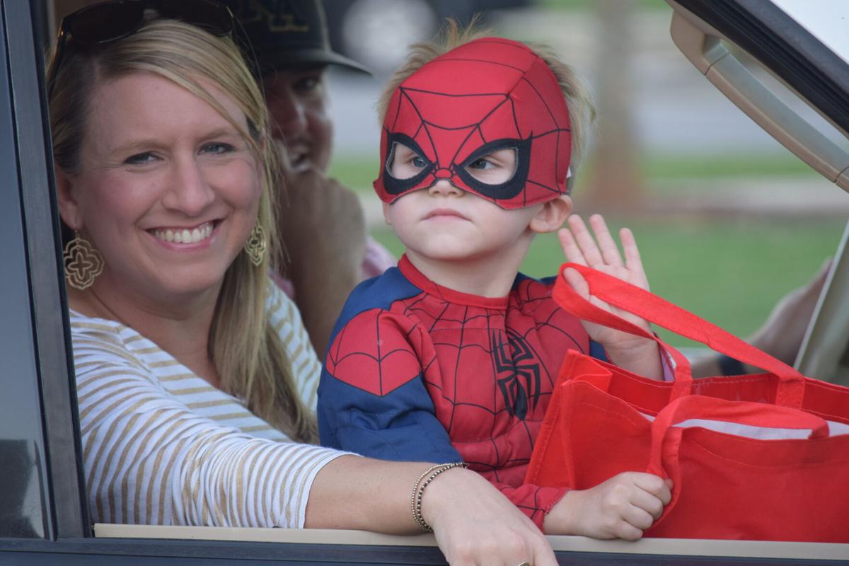 x NA Drive thru trick or treat 121.JPG