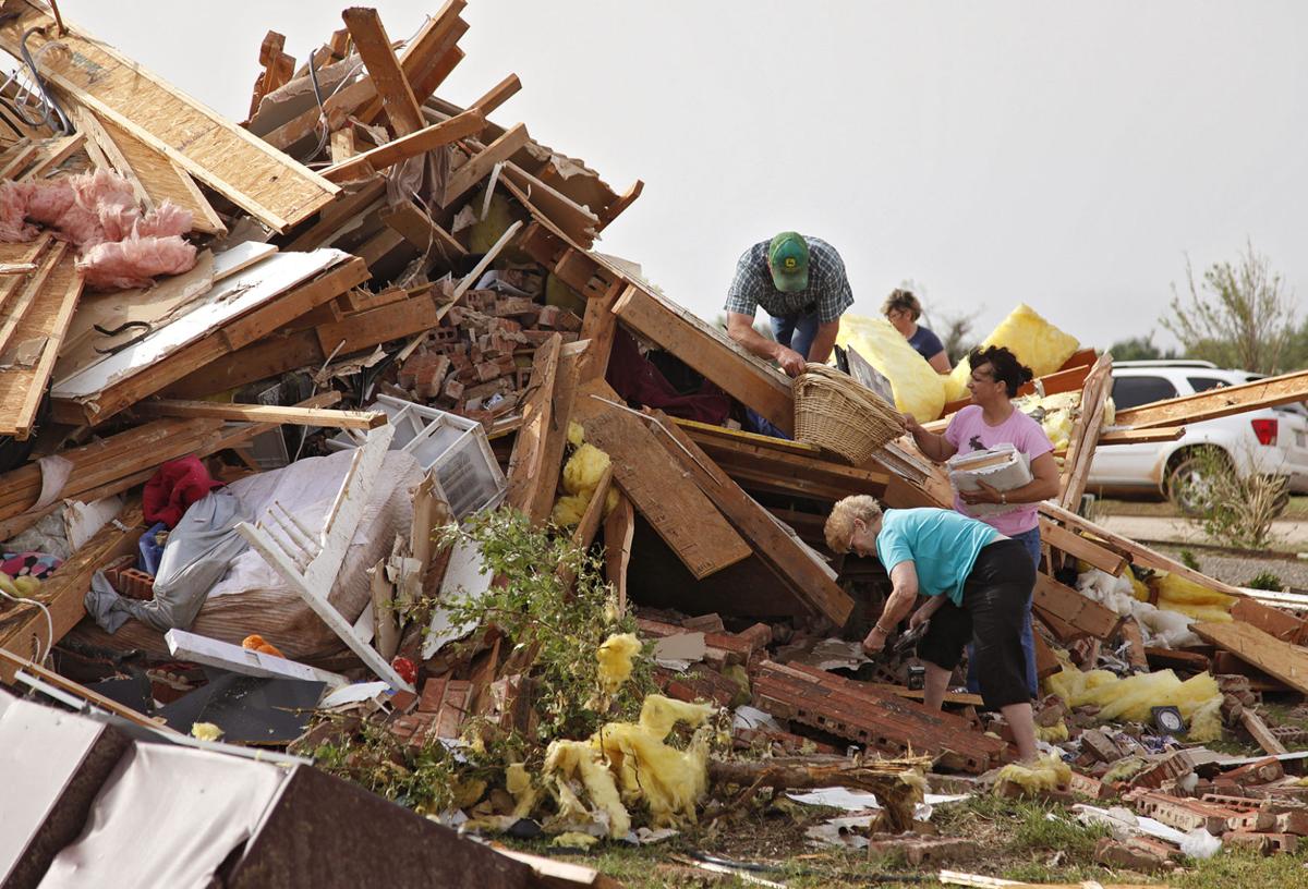 Tornadoes ravage Midwest