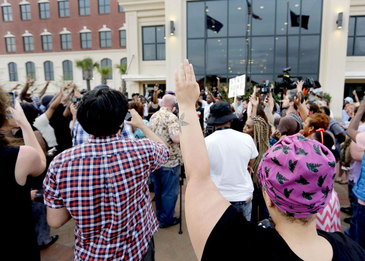 Walter Scott demonstrations continue