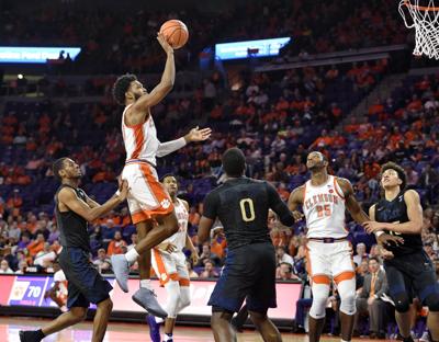 Devoe Leads No 16 Clemson Men S Basketball To 72 48 Win Over Pitt Sports Postandcourier Com