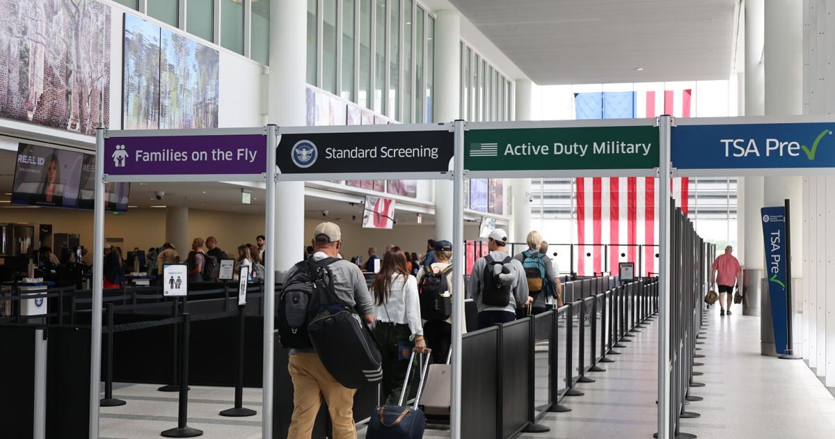 Charleston airport warns of busier holiday travel season