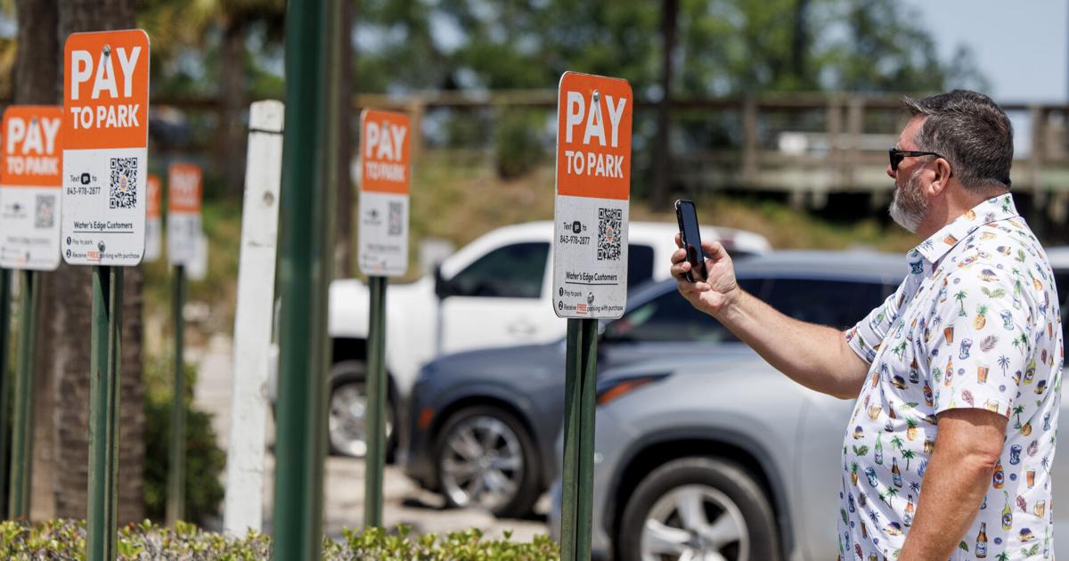 Mount Pleasant reviewing ‘wild west' parking lots around Shem Creek