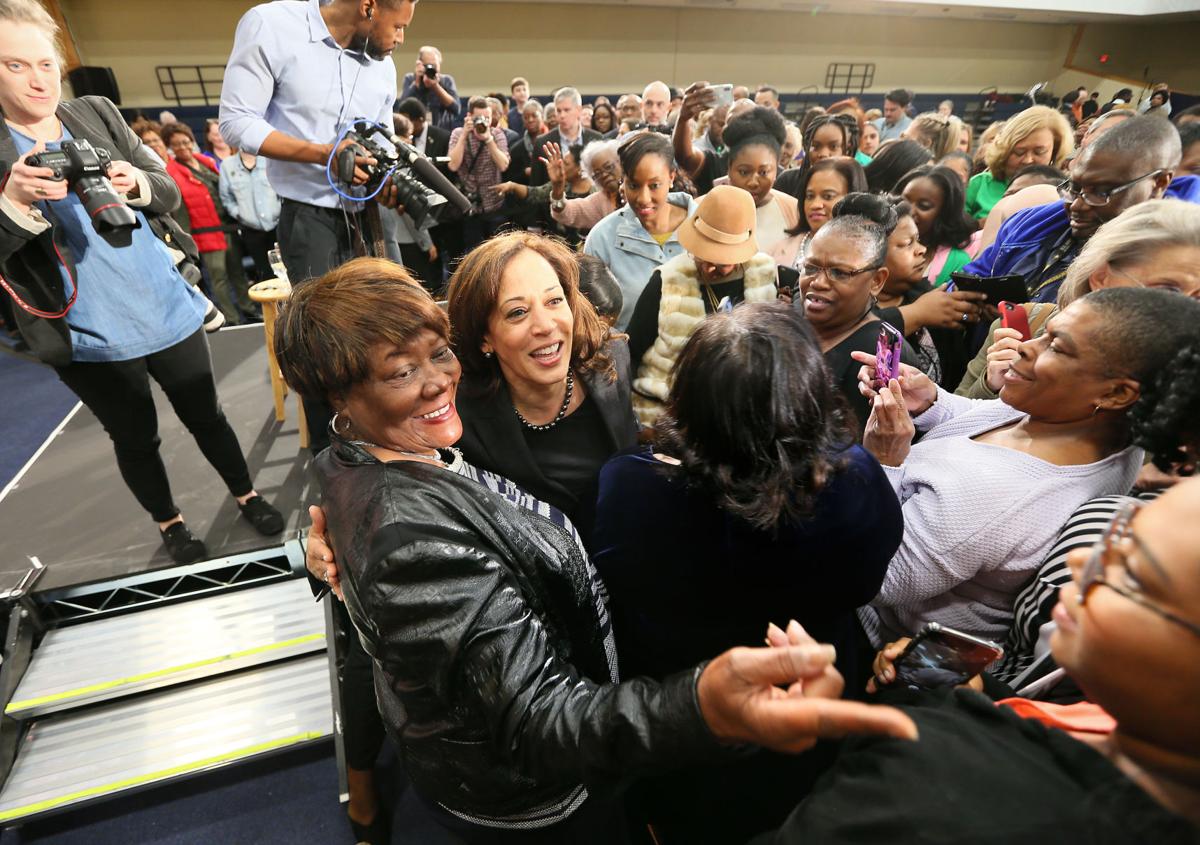 selfiepoint Kamala Harris.jpg