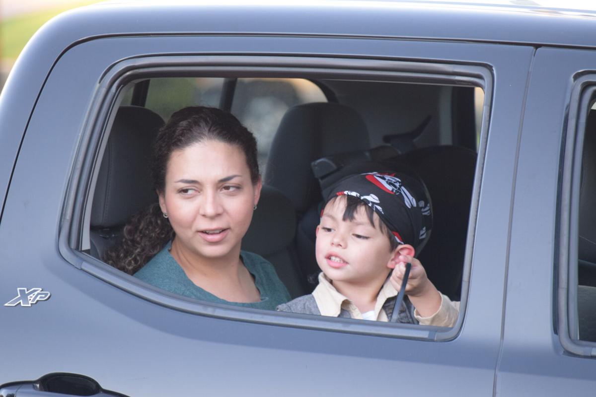 x NA Drive thru trick or treat 163.JPG