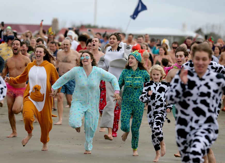 Sullivan's Island polar plunge draws large crowd, donations for Special