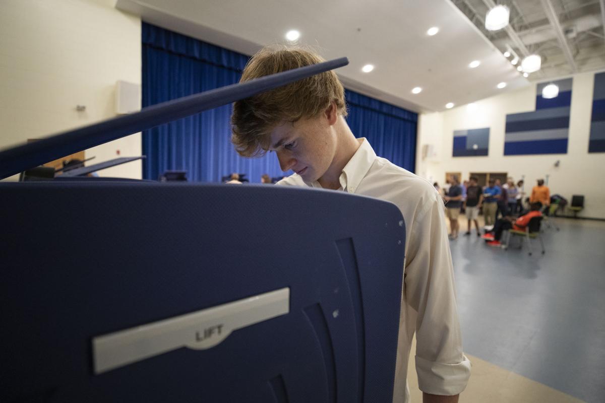 LP 110618 Voting_004.JPG
