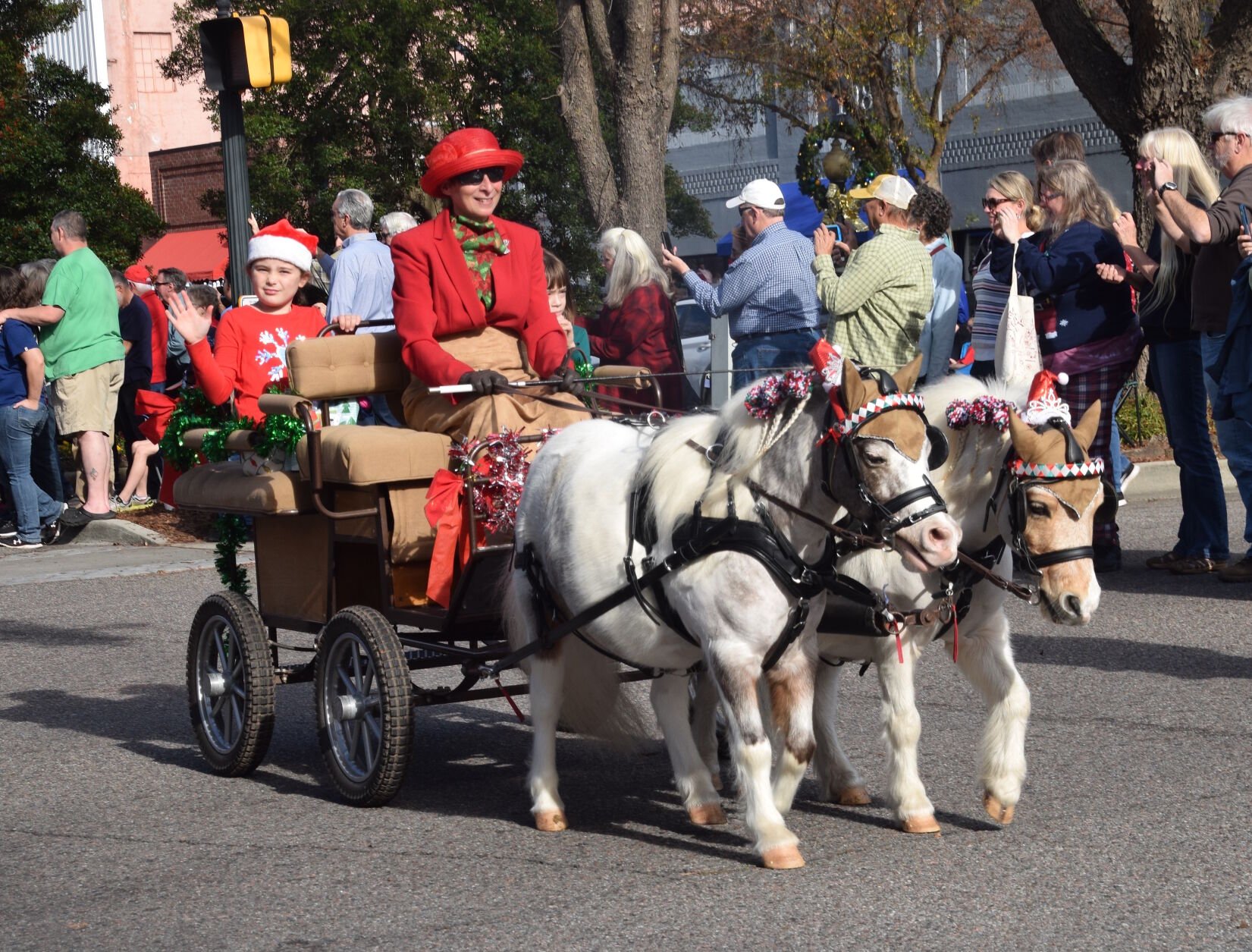 Hoofbeats And Christmas Carols Draws Crowd To Downtown Aiken | Aiken ...