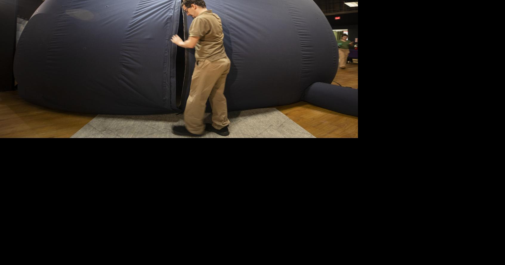 Sterne, Planeten und Gaswolken im neuen Planetarium in Charleston