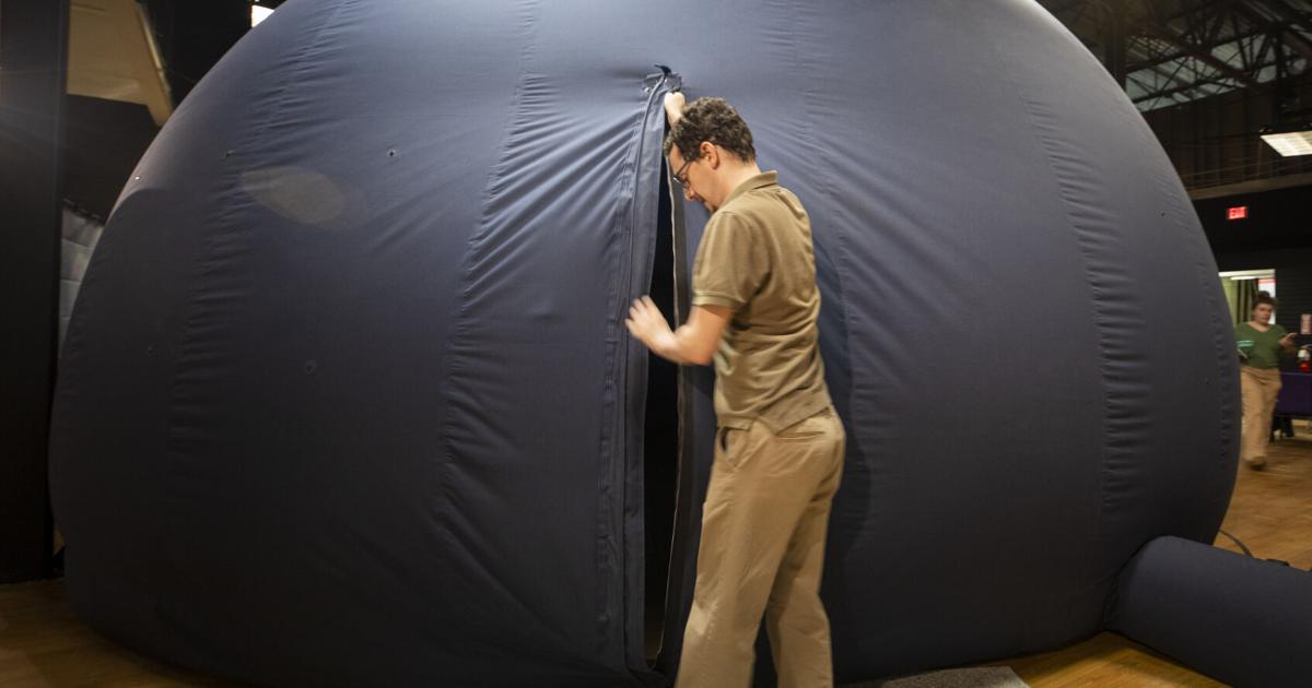 Sterne, Planeten und Gaswolken im neuen Planetarium in Charleston
