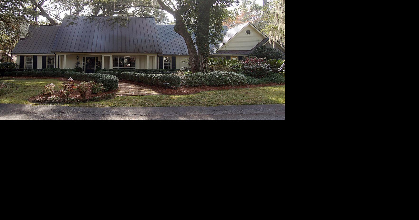 122 President Circle Metal roof, appliancerich gazebo highlight