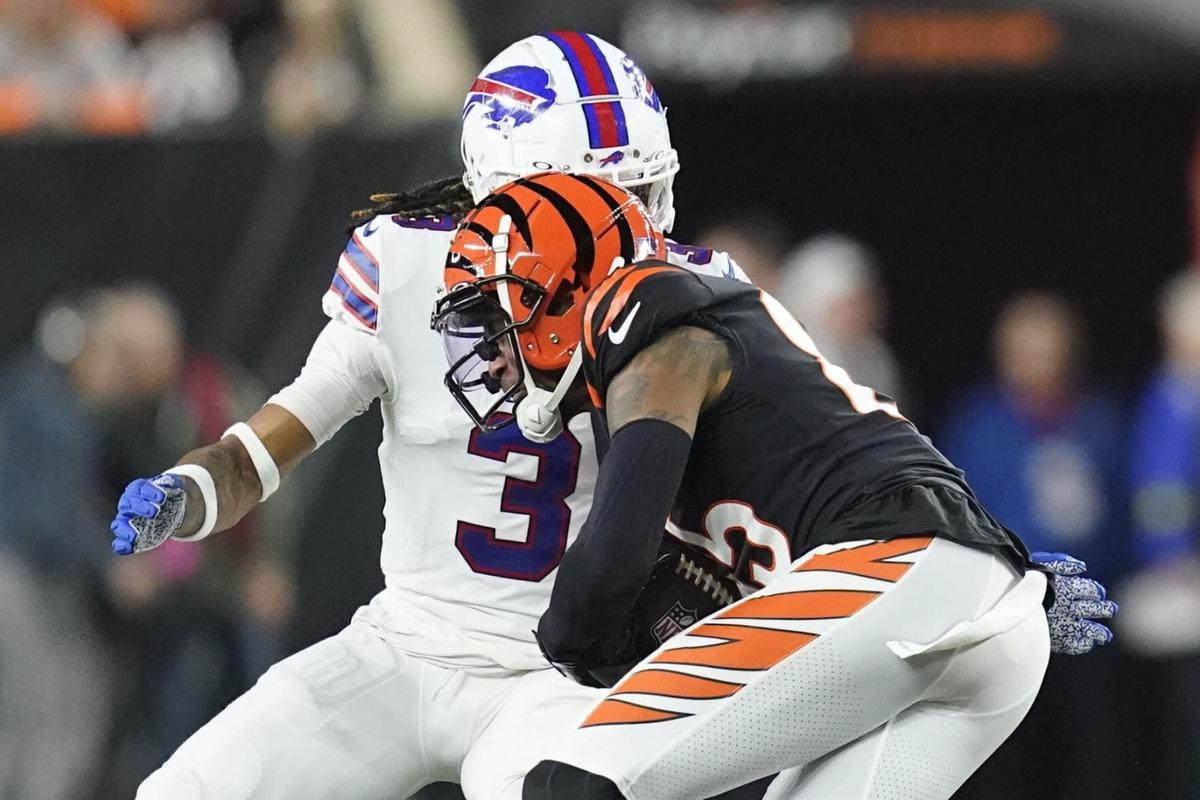 Buffalo Bills safety Damar Hamlin exits game via ambulance after scary  collapse, requires CPR - On3