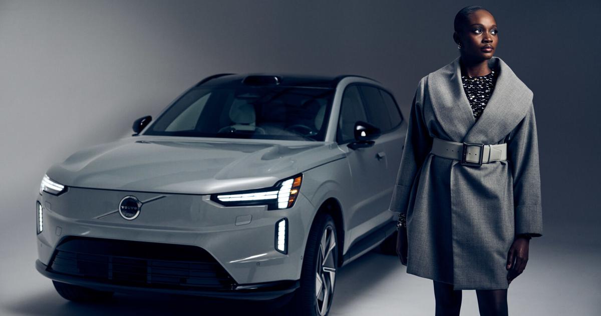 Modedesigner der Met Gala entwirft Mantel und Gürtel, inspiriert vom Volvo ...