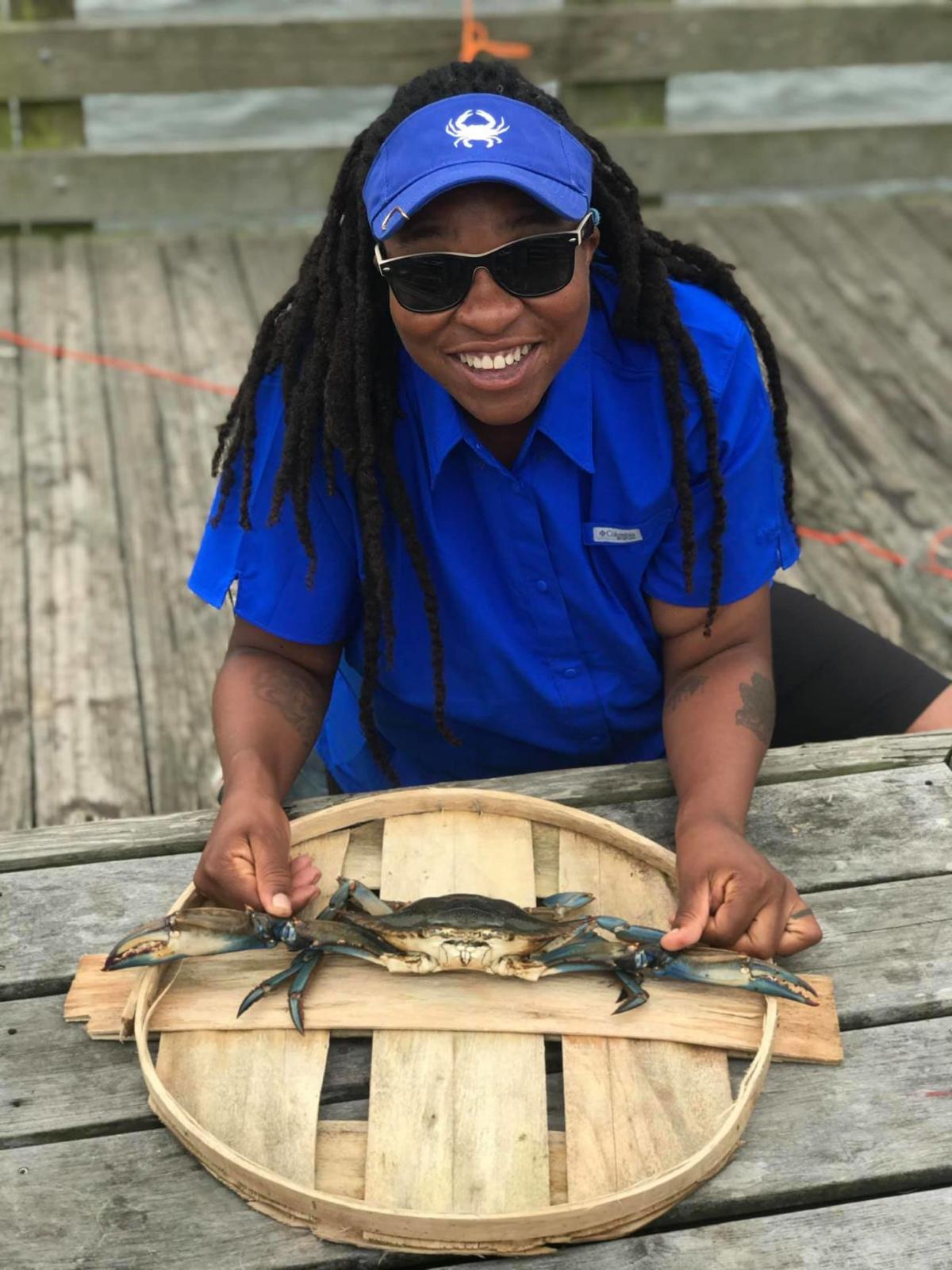 Charleston Woman S Casual Crabbing With Tia A True Lowcountry