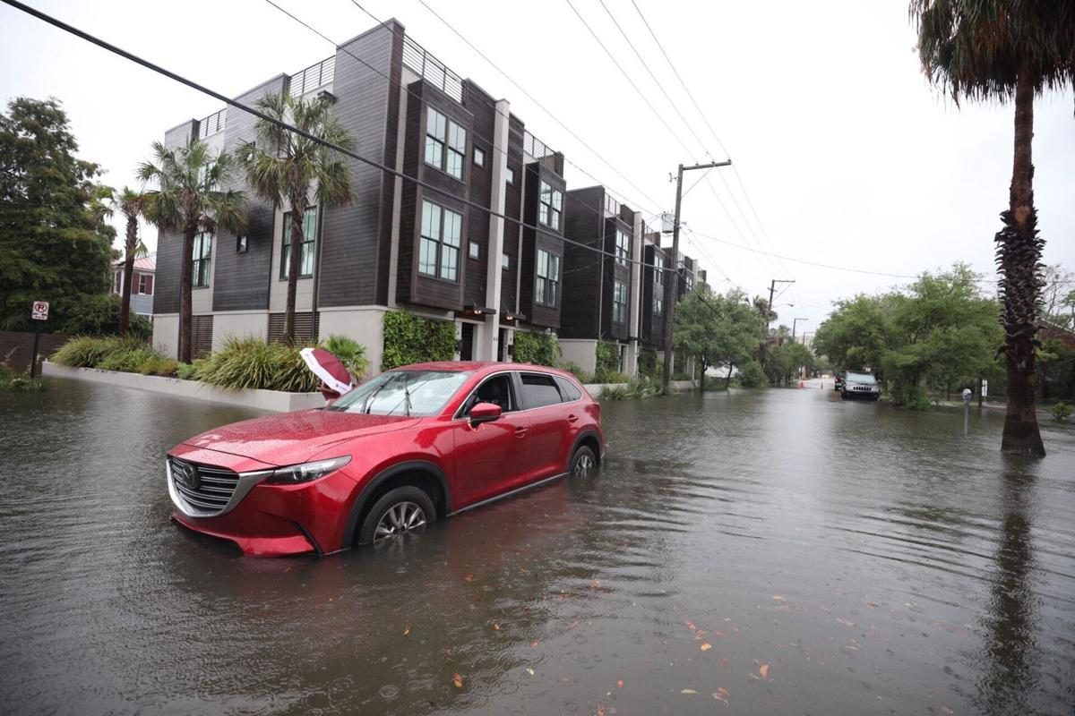 Charleston Streets Begin To Clear Officials Clean Up Overnight Flooding News Postandcourier Com
