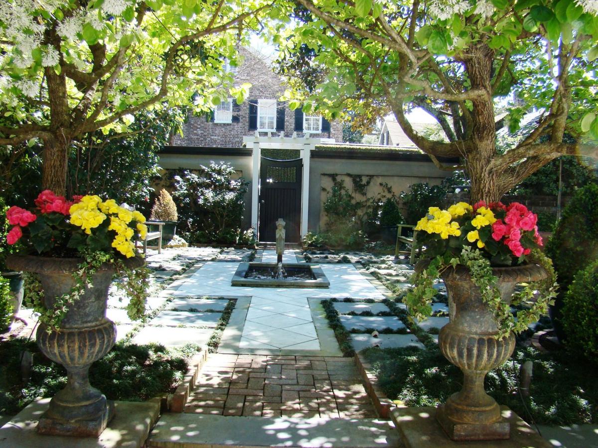 Garden Club Of Charleston To Hold Its 82nd Spring House And Garden Club Of Charleston Tour 2017 19 Tradd Street