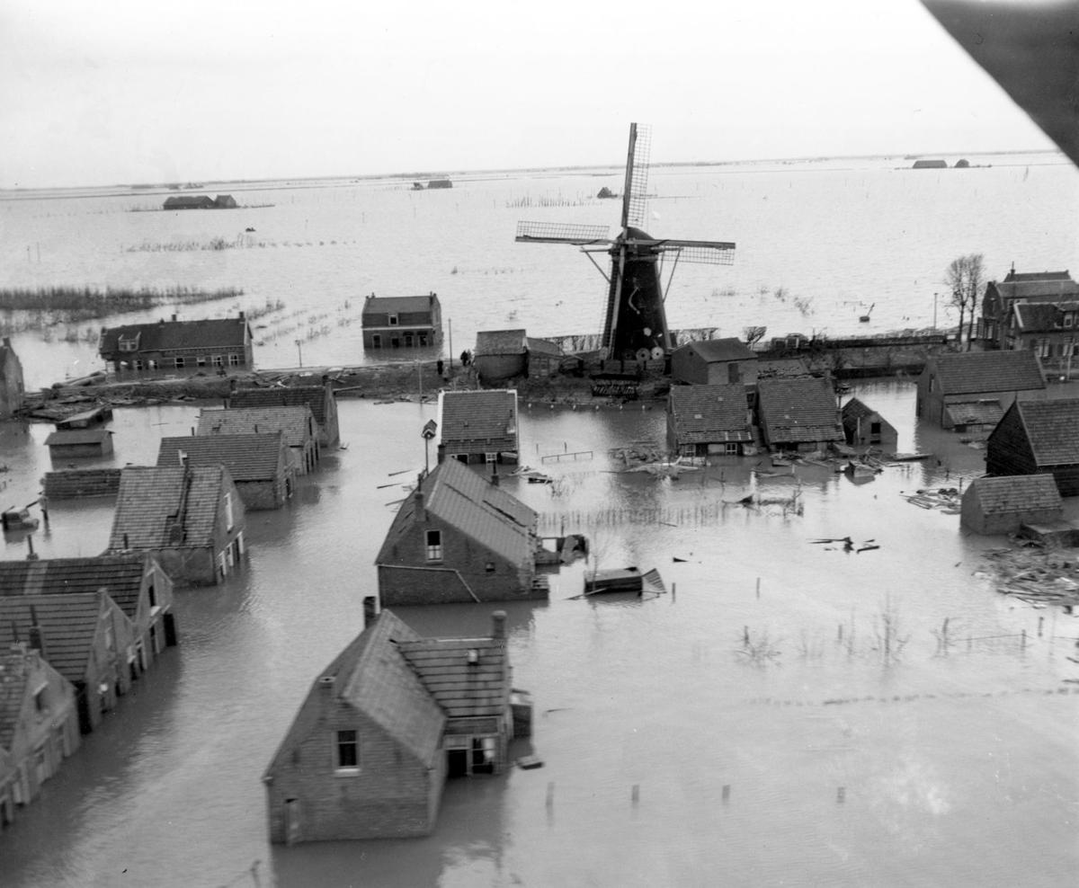 Superstorm Blocking the Sea (copy)