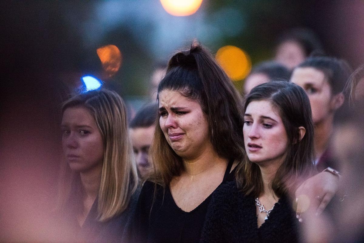 Photos Usc Mourns At Vigil Held For Slain Student Samantha Josephson Photo Galleries Postandcourier Com