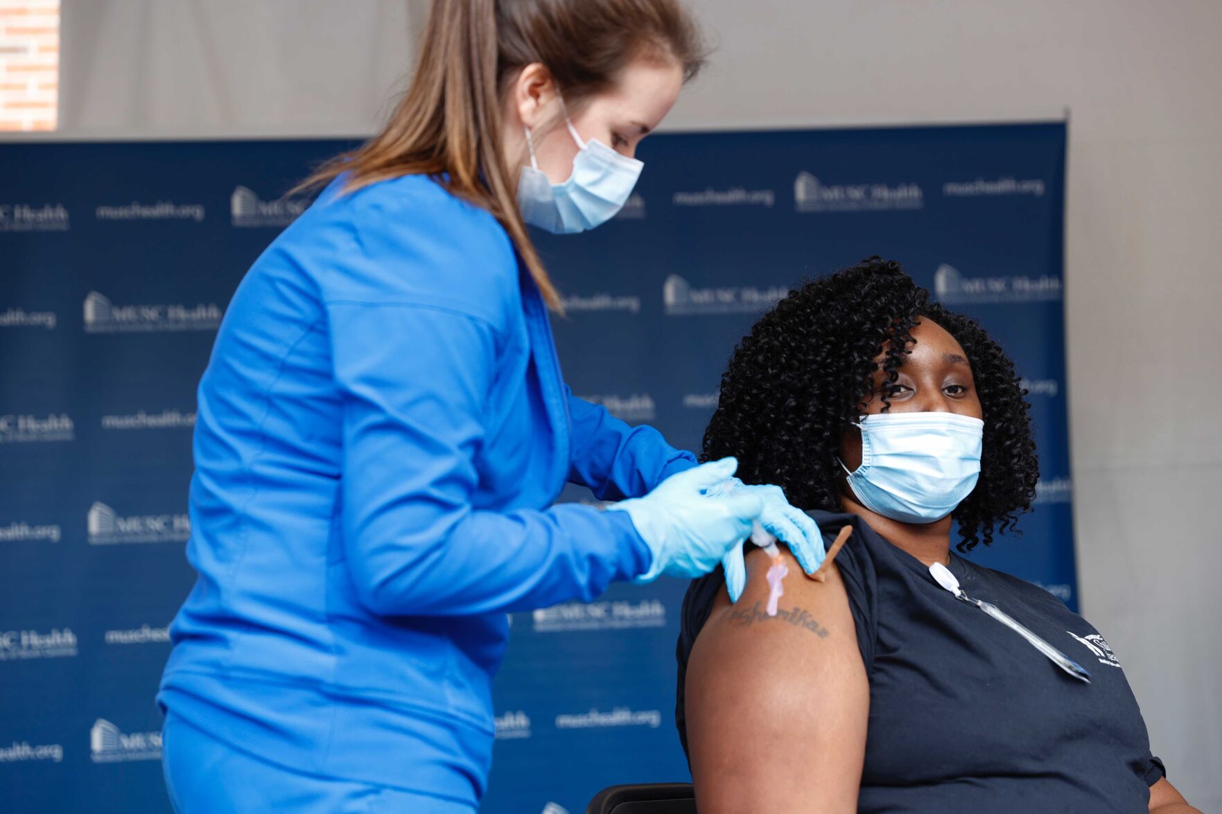 First coronavirus vaccines administered to health care workers in South Carolina - Vimarsana News