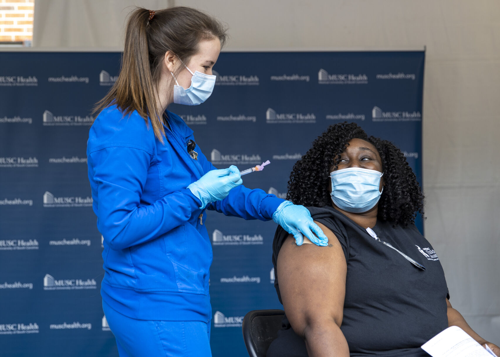 First South Carolina coronavirus vaccines administered to health care workers - Vimarsana News