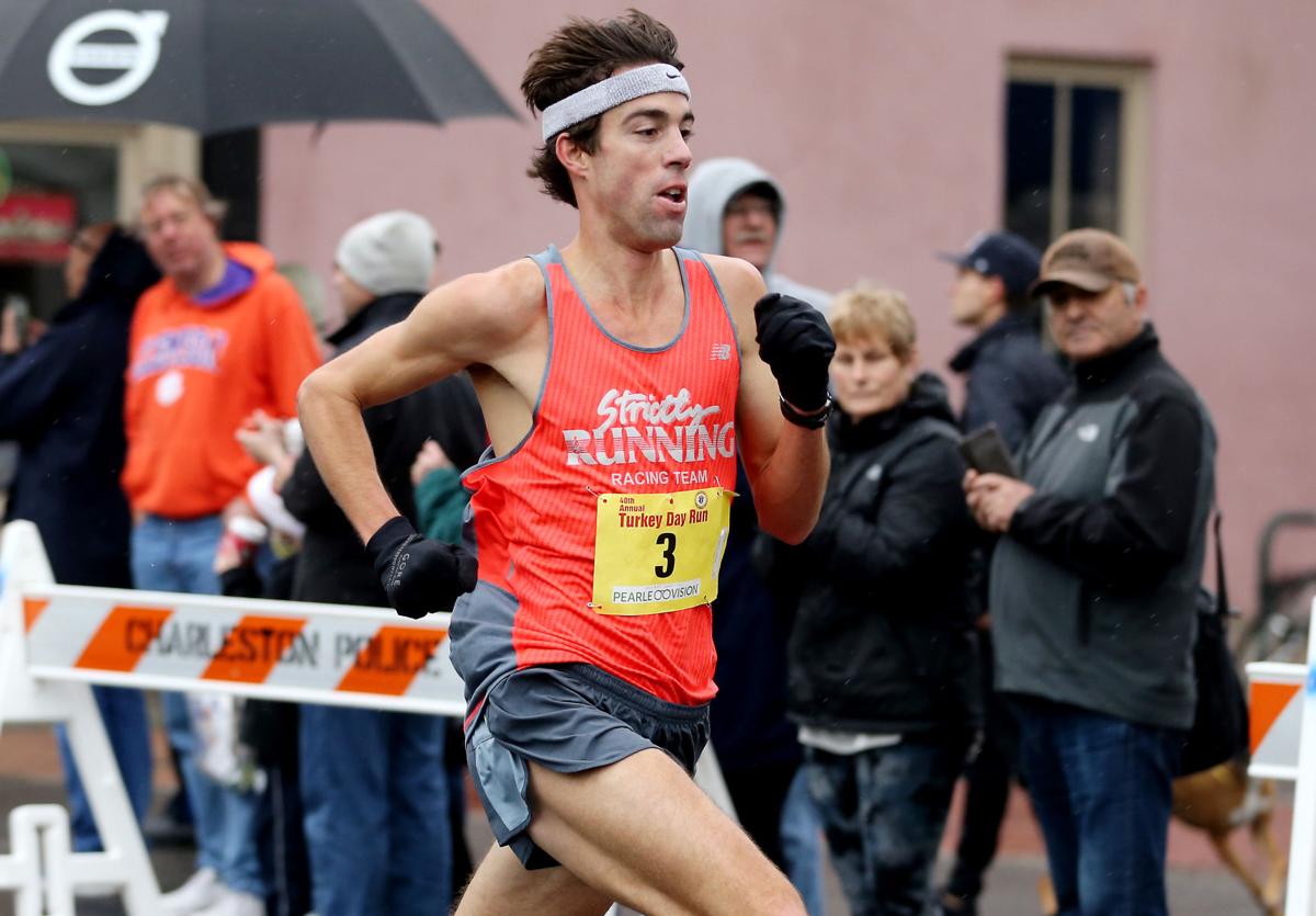 Michael Banks Kathryn Lazarchick Capture Turkey Day Run Titles